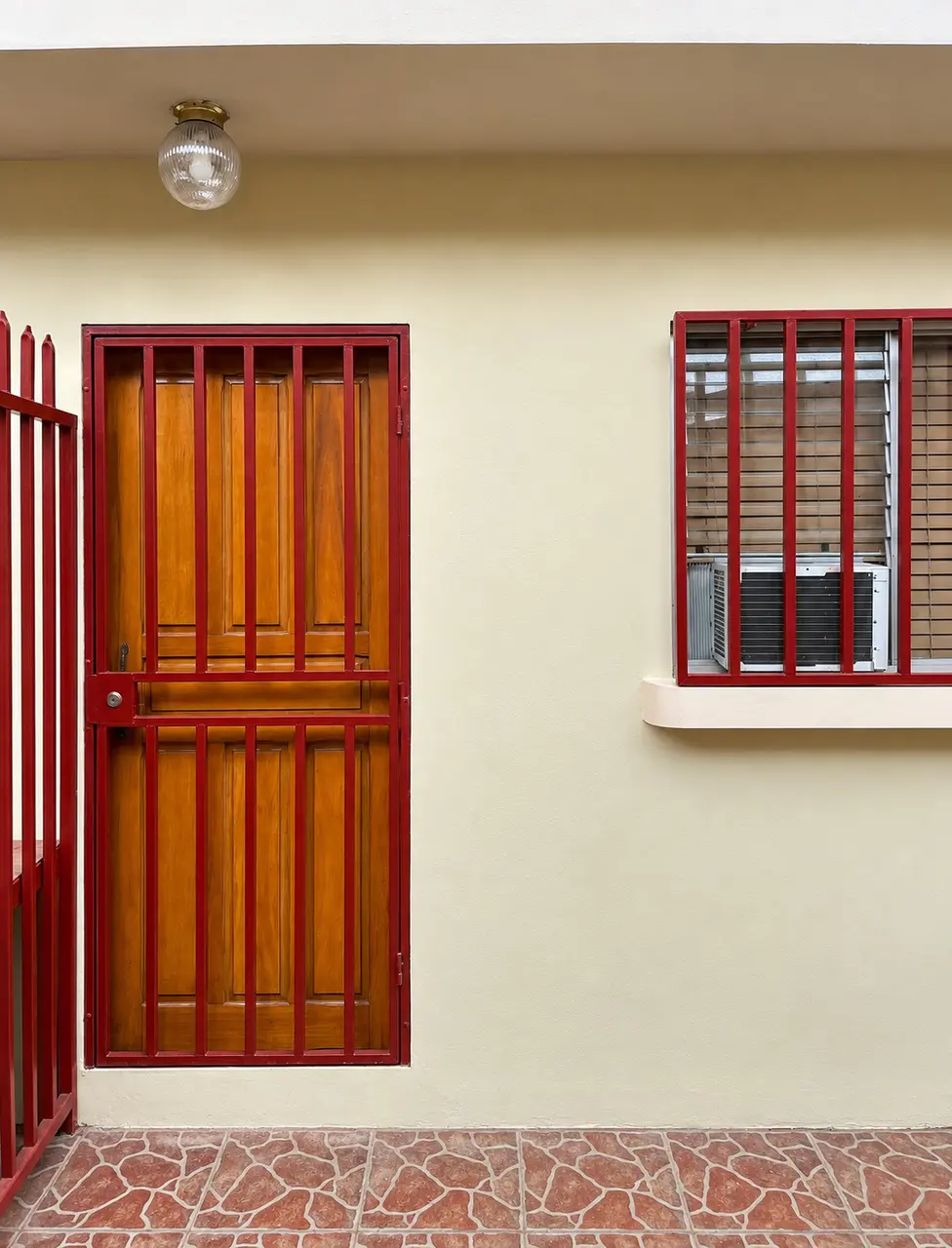 FOR SALE / Spacious Residence with Additional Income Potential in La Uruca, San José - 4
