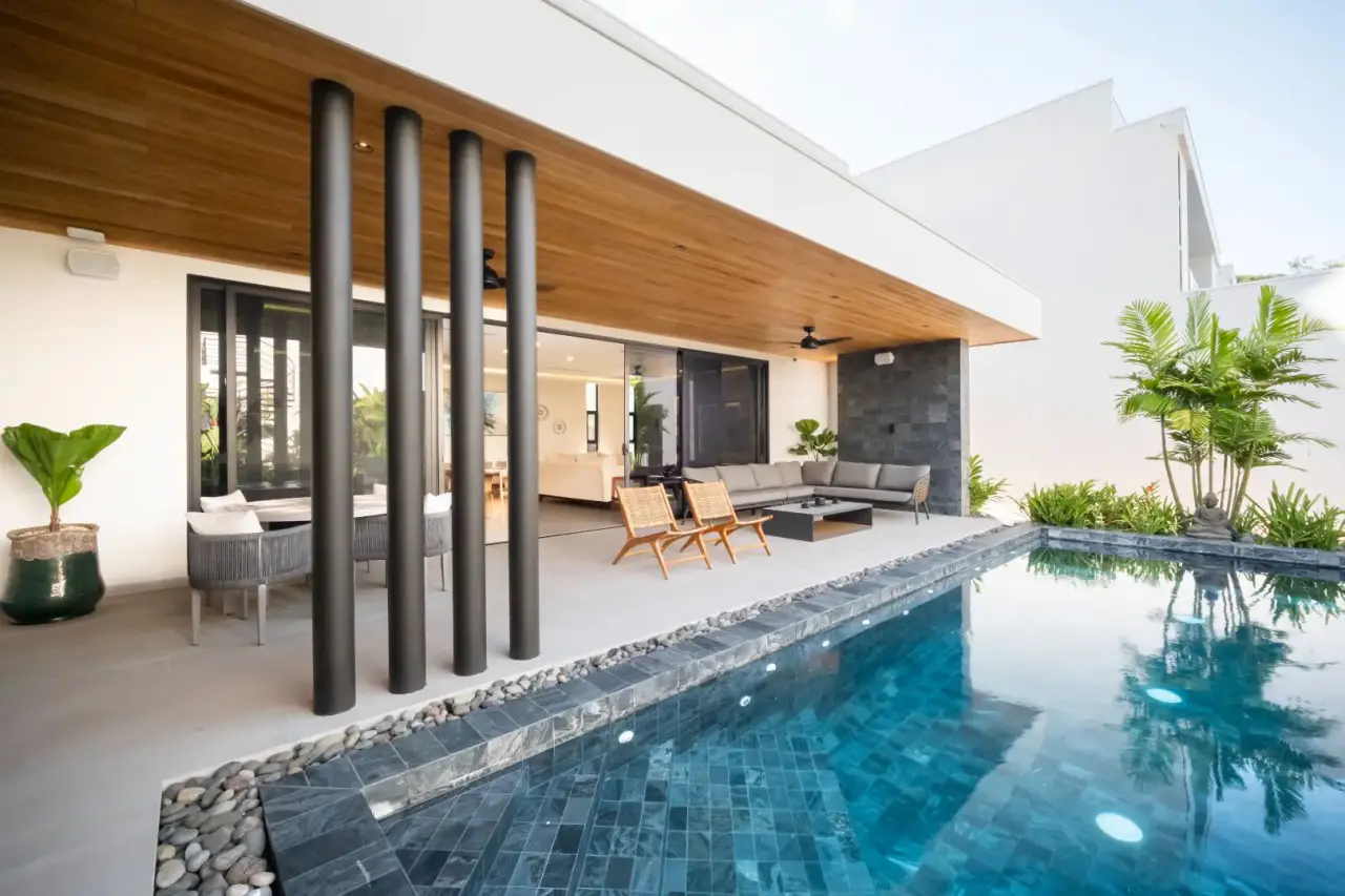Luxury 5-Bedroom Home in Jacó, Costa Rica - 1