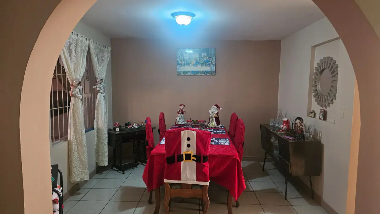 Spacious 6-Bedroom Family Home in Residencial Saint Clare, Moravia - 4