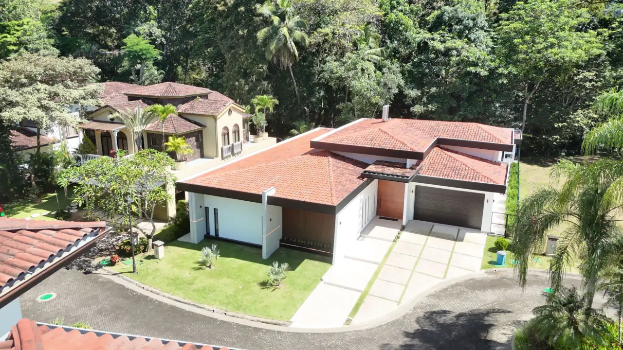Beautiful villa with poll in La Estancia Residencial. - 2