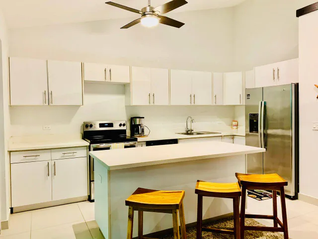 Modern 2-Bed Home in Jacó with Resort Amenities 