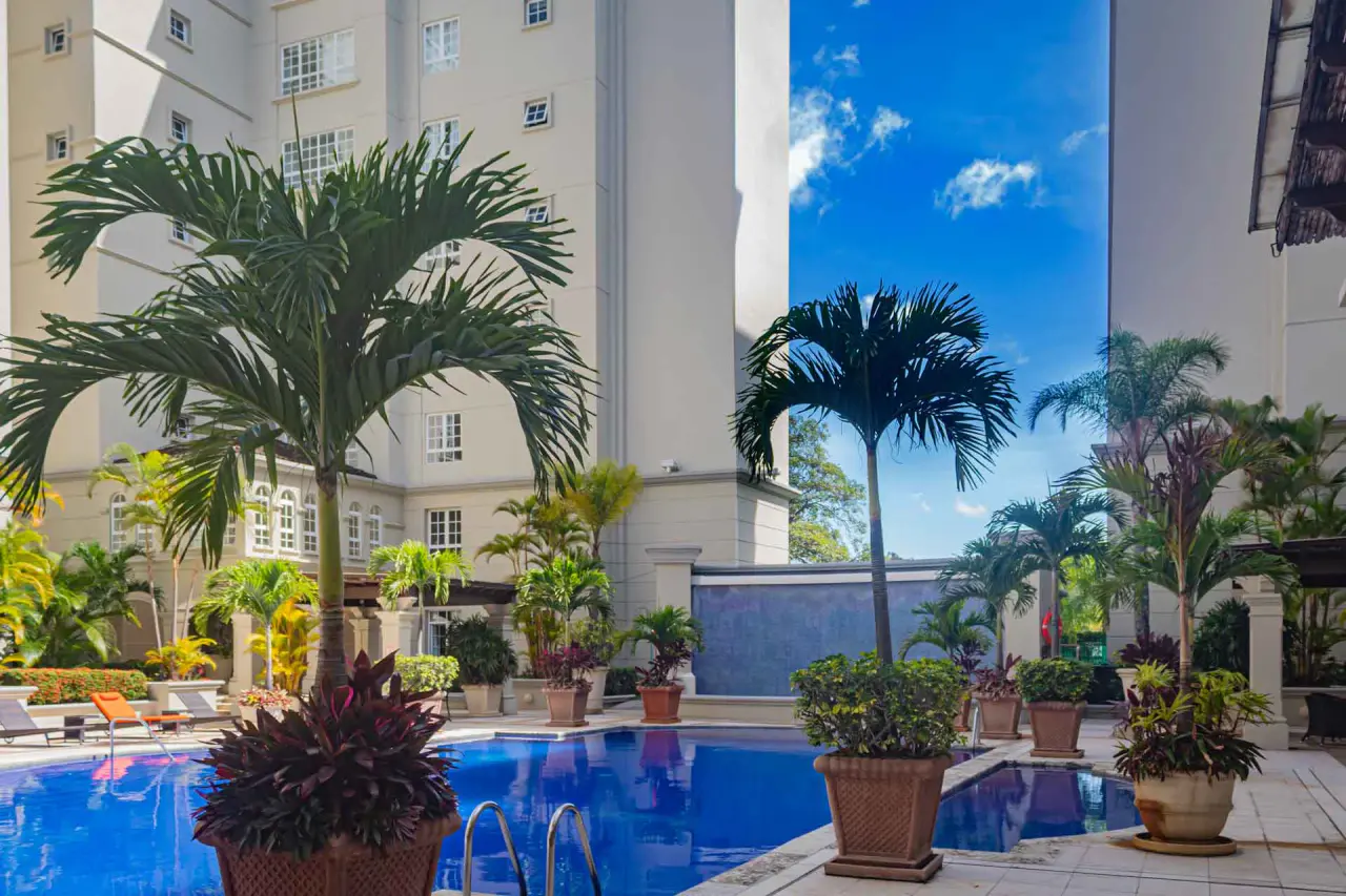 Modern 3-Bedroom Apartment with Gym and Pool in Escazú, San José - 1