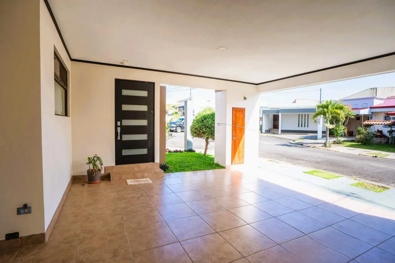 BEAUTIFUL HOUSE FOR SALE IN SAN RAMON, ALAJUELA - 2