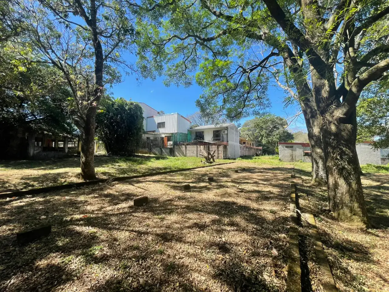 For Sale: large lot in Ciudad Colon - 5