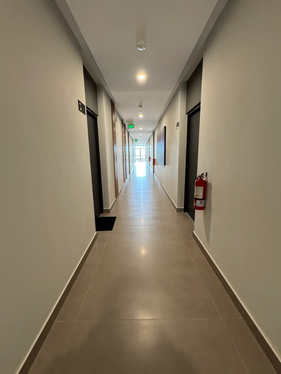 Appartement moderne entièrement meublé d'une chambre avec piscine sur le toit et vues panoramiques à Santa Ana - 2