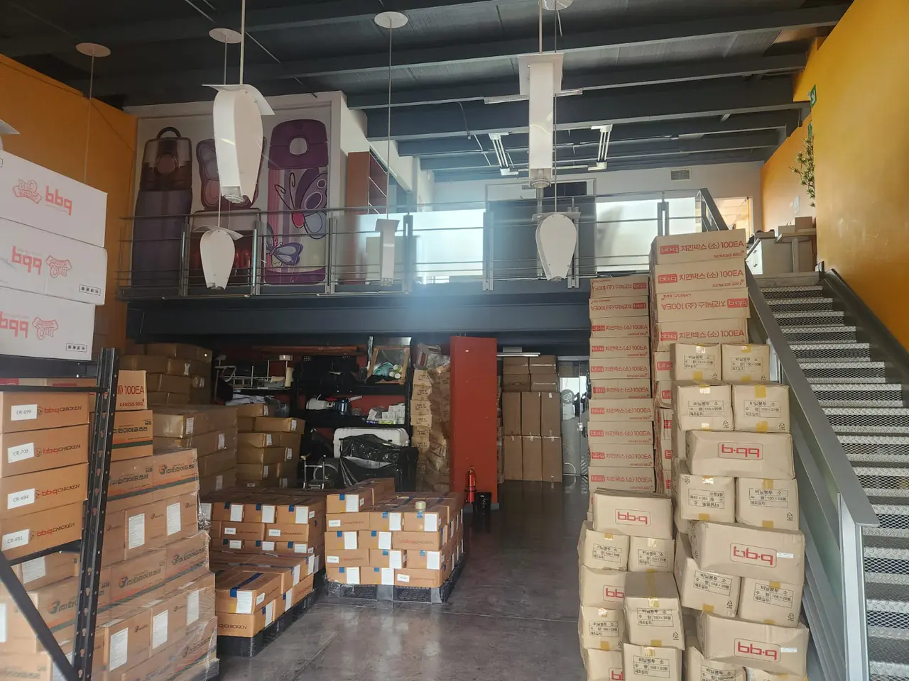 Superbe local commercial/entrepôt stratégique à Escazú avec grand stationnement et sécurité 24h/24, 7j/7 - 4