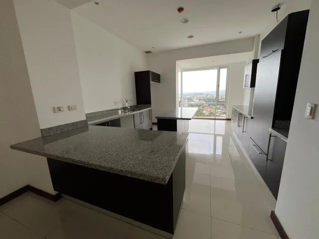 3-Bedroom Penthouse with Panoramic Views in Escazú