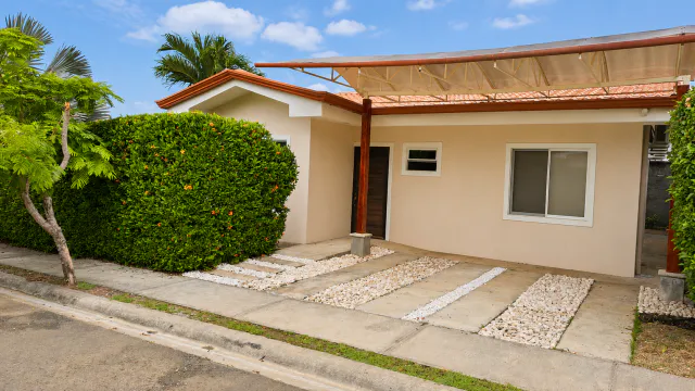 Maison moderne de 3 chambres à Jacó avec piscine privée dans une communauté fermée