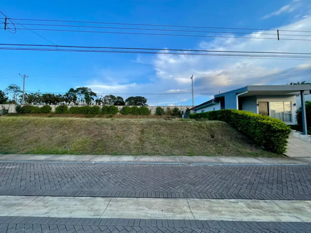 Terreno ideal de 200m2 en Condominio Altabrisa, Grecia, Alajuela - Construye tu Sueño - 1