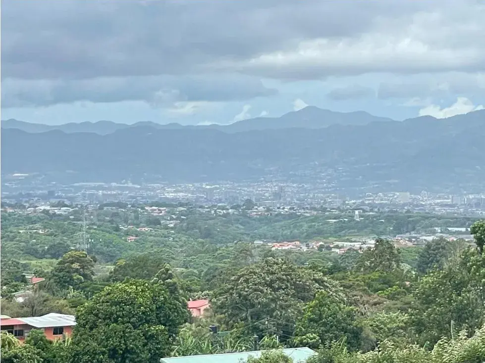 En Venta: Esta hermosa finca de 1.12 hectáreas en Santa Cecilia de San Isidro de Heredia, en la calle Caricias. - 2