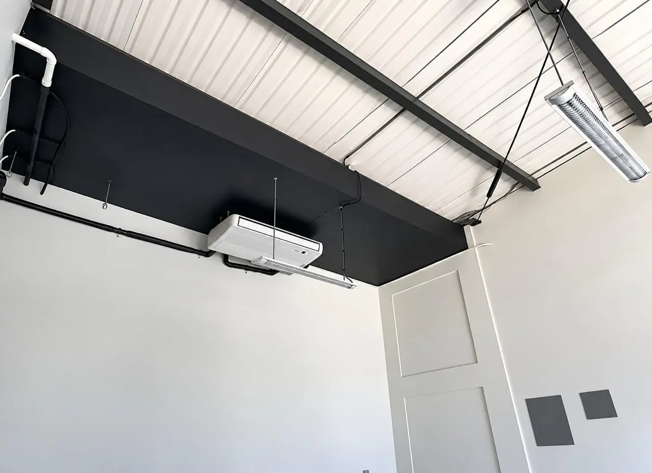 Modern Commercial Space with High Visibility and Street Access in Jaco - 4