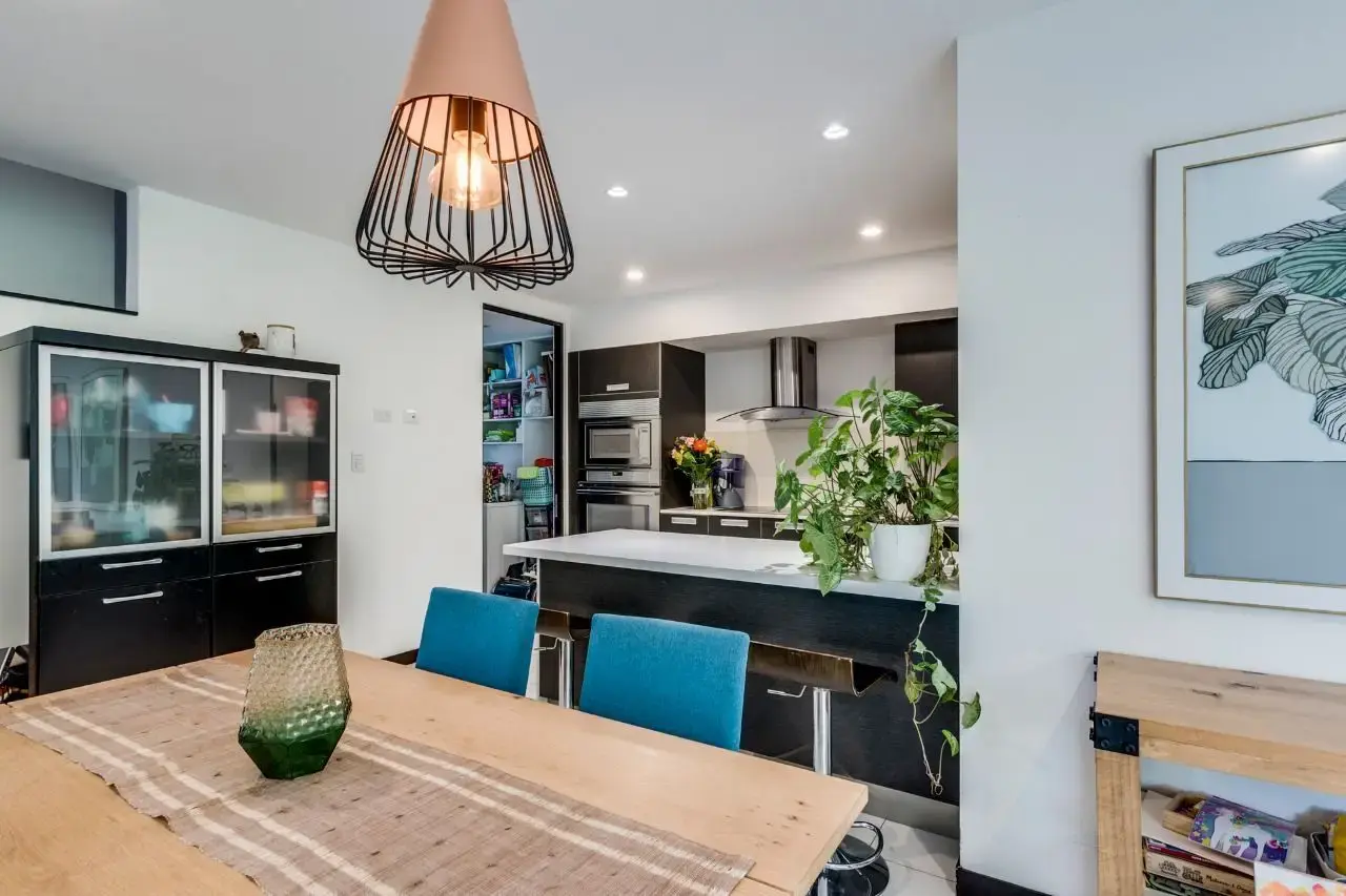 Contemporary house of three floors in prime location in Santa Ana - 3