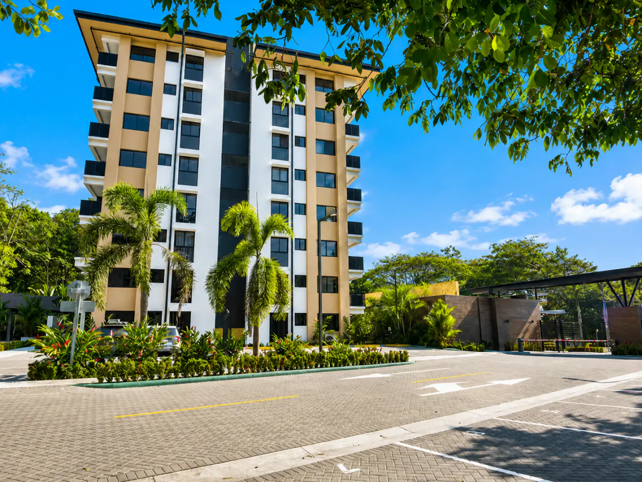 Sale / Stunning Condominium Beach Apartments, Jaco, Puntarenas - 5