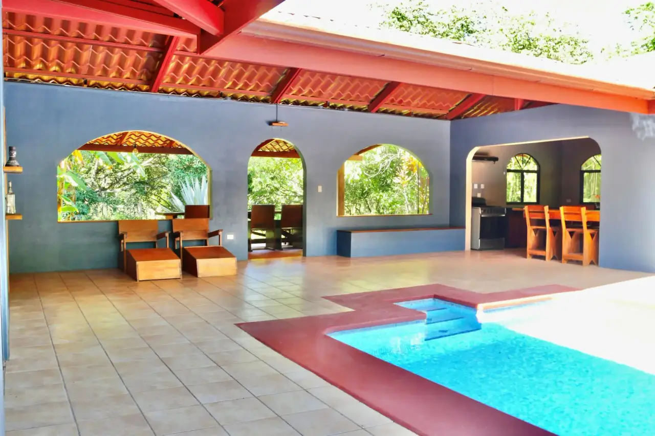 Encantadora casa de 2 dormitorios con piscina y ambiente Pura Vida en San Isidro Santa Teresa - 4