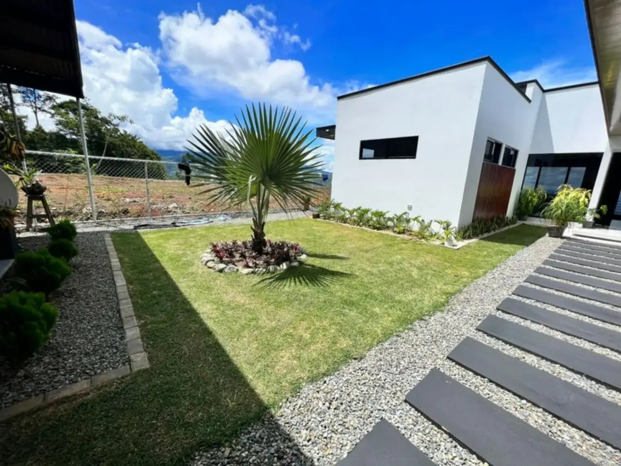 MODERN & ELEGANT HOUSE WITH CITY VIEW IN PEREZ ZELEDON, COSTA RICA - 5