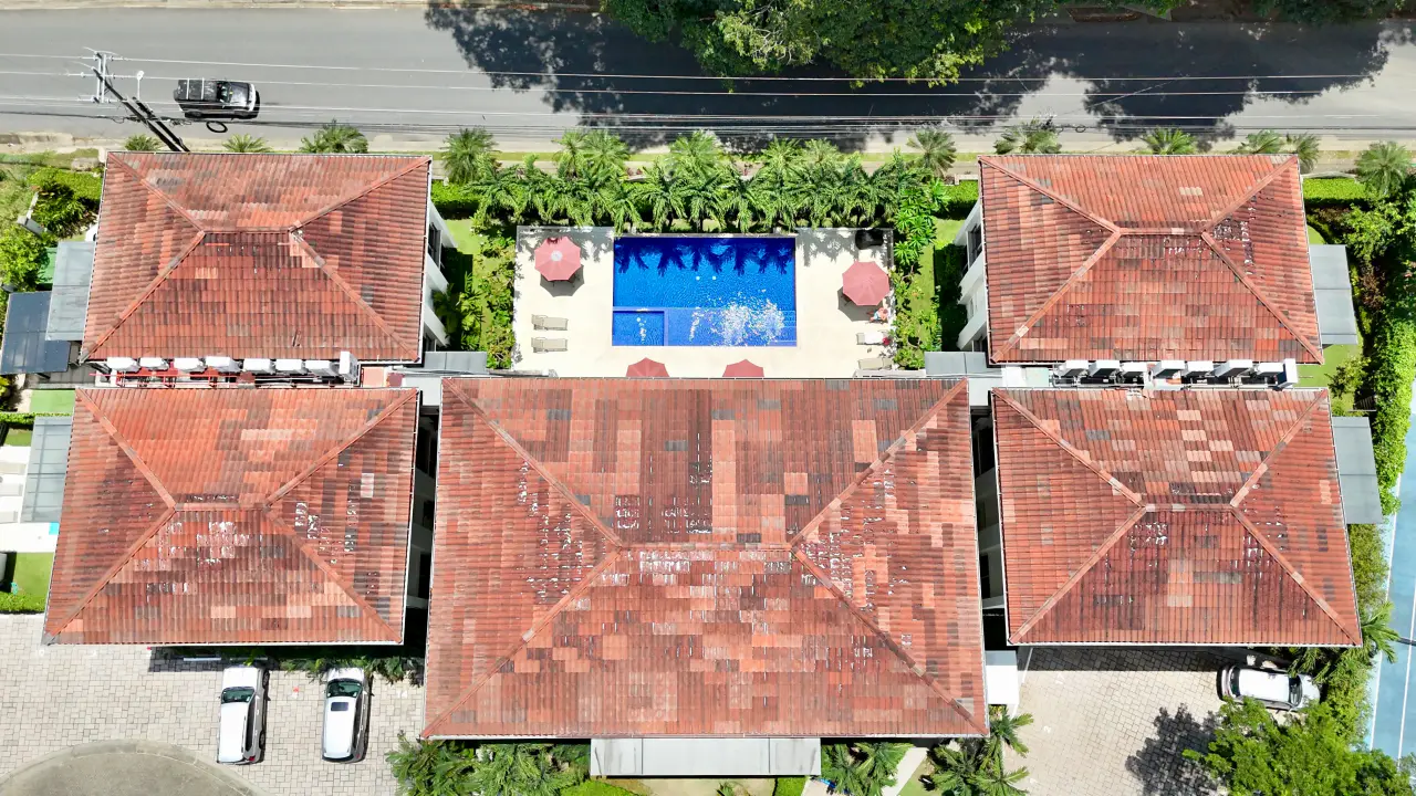 Apartamento de Lujo en Herradura: 2 Habitaciones, Balcón y Acceso a Piscina - 5