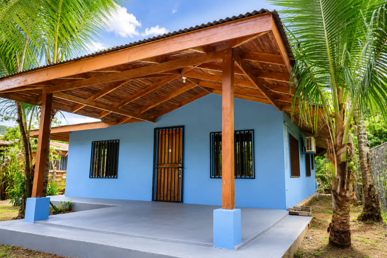 Casa en Quebrada Amarilla, con exuberante jardín y patio. - 2