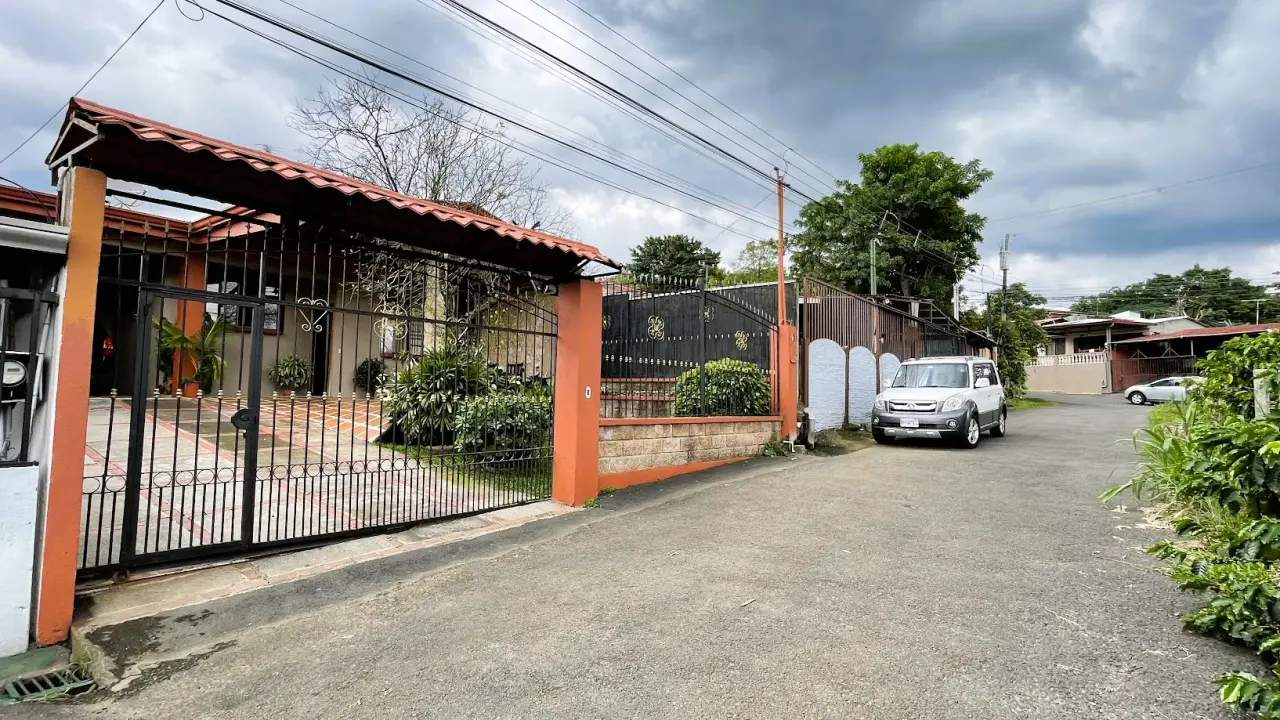 BEAUTIFUL HOUSE FOR SALE IN GRECIA, ALAJUELA - 3