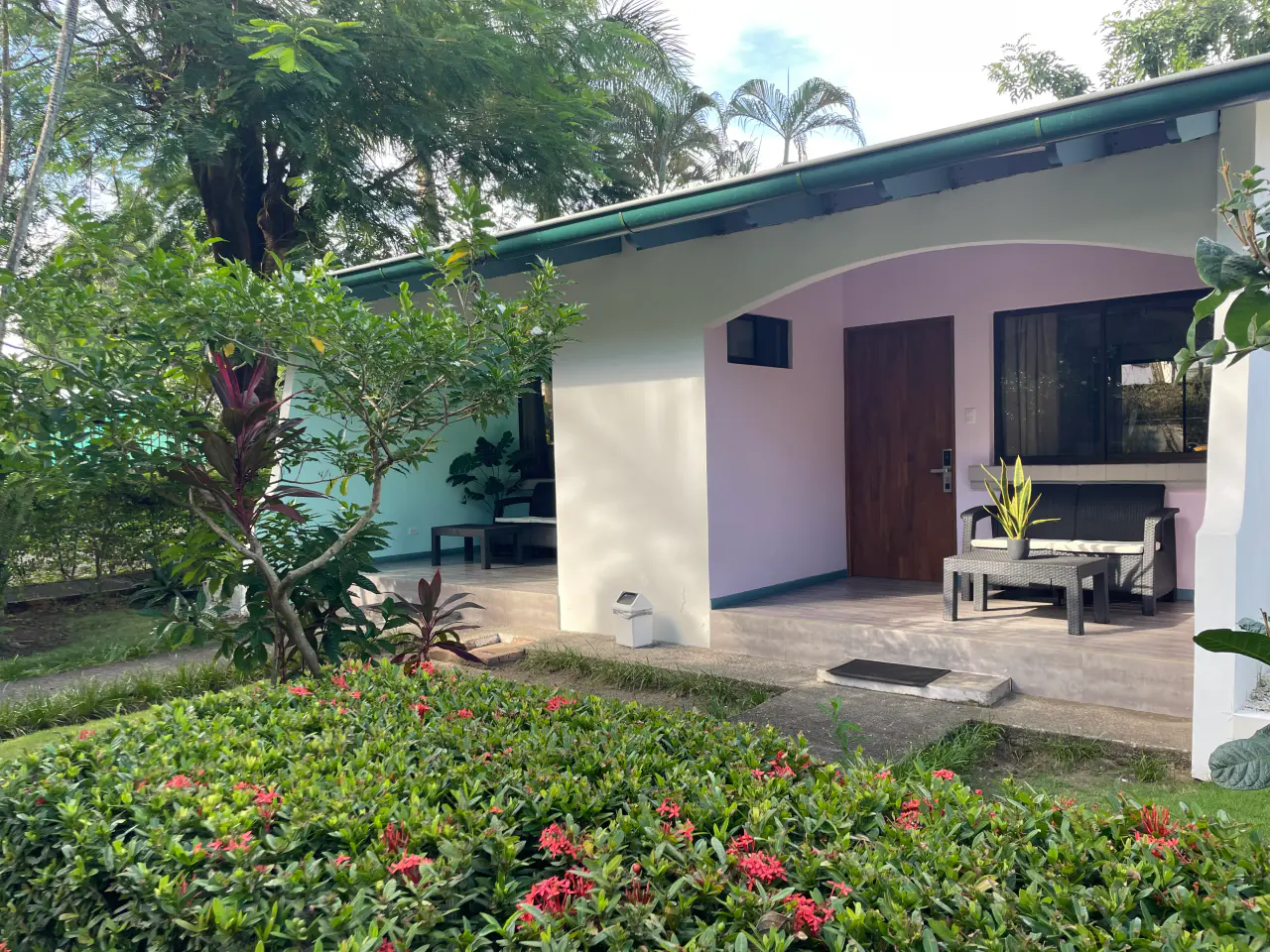 Tranquil Tropical Oasis: Boutique Hotel & Apartments Steps from Jacó Beach - 2