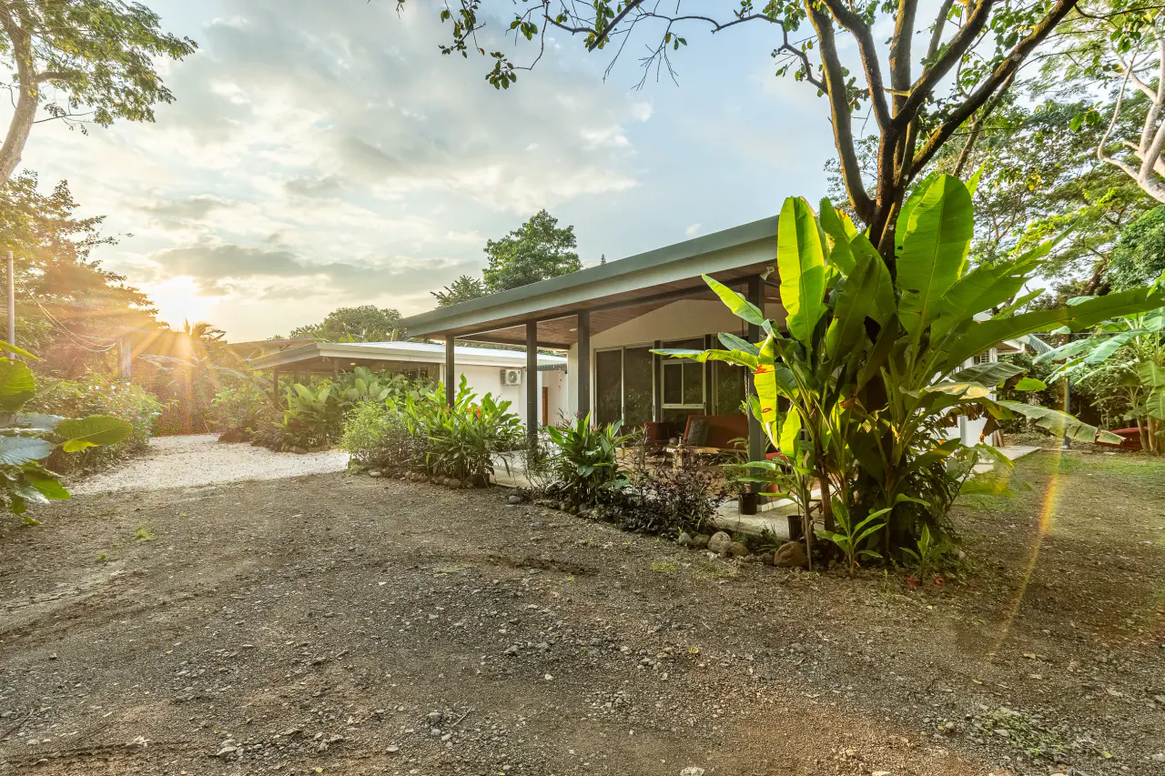 Family Estate in Mal País | Walk to the Beach, Ocean Views & Tropical Gardens  - 2