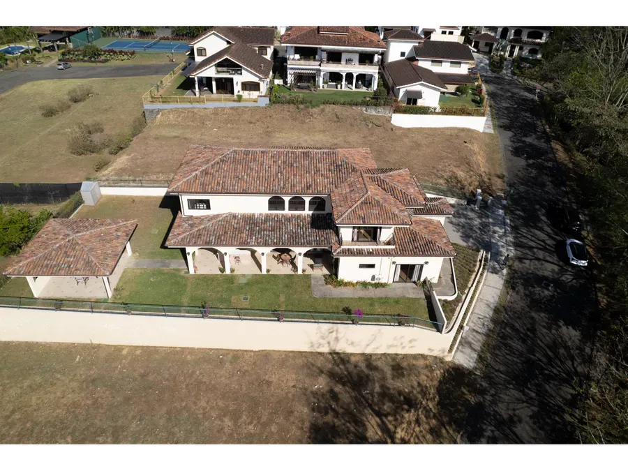 For Sale: Exclusive Luxury Residence in Gated Community – Santa Ana - main