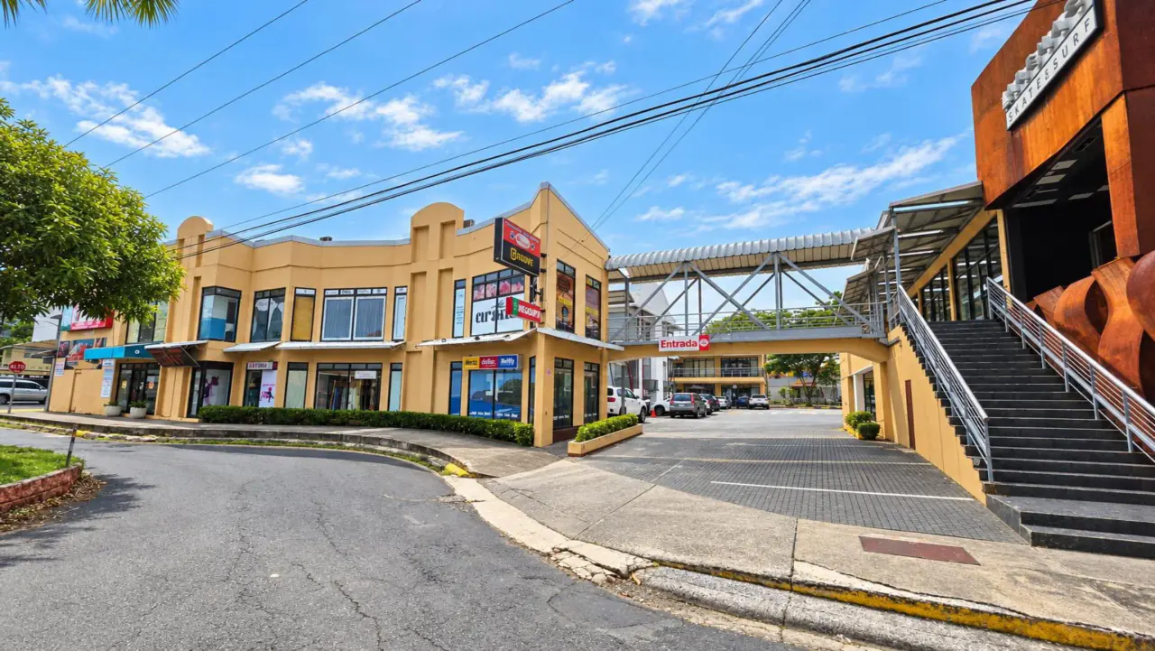 Local comercial en venta con contrato de arrendamiento vigente en Plaza Coral, Jacó centro - 5