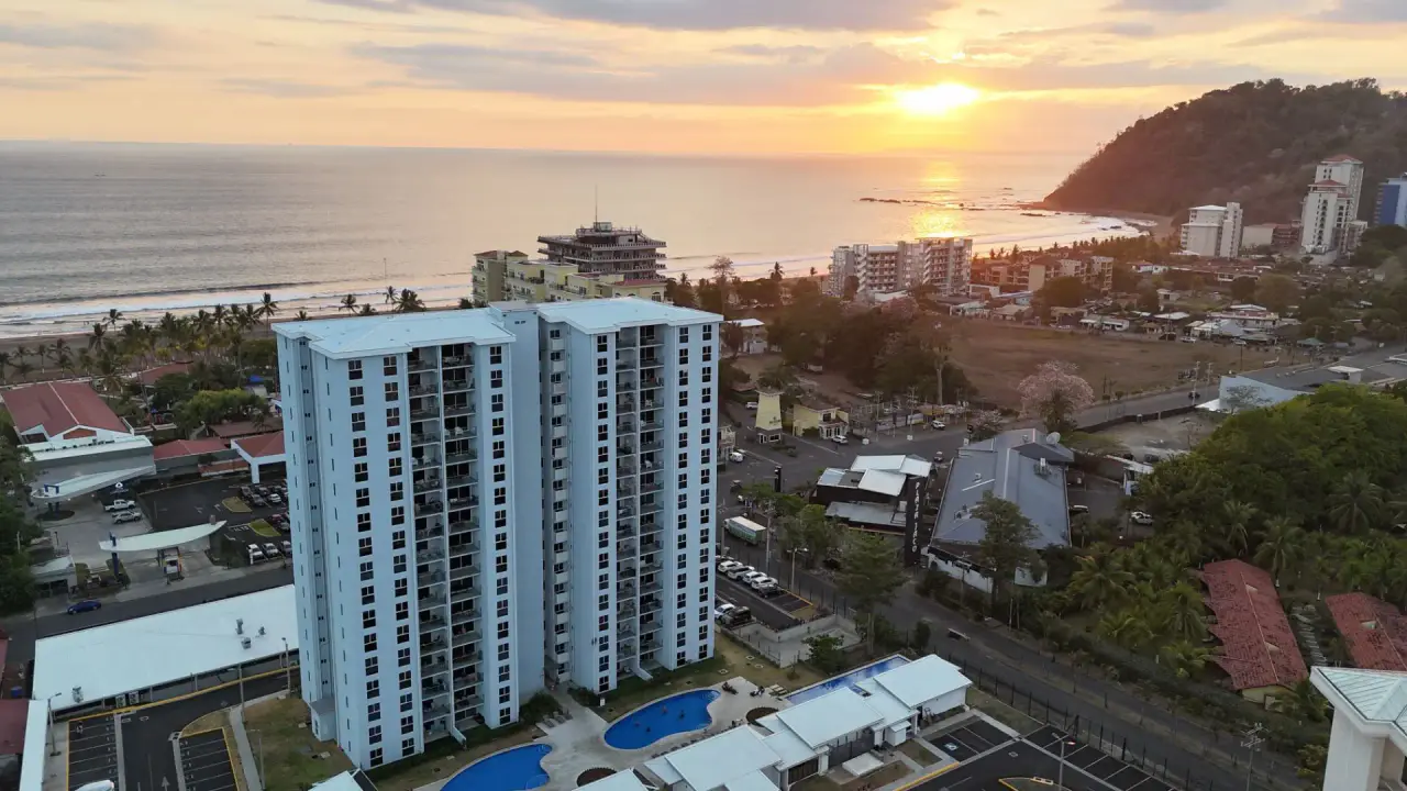 Jacó Luxury Awaits: Brand New 3-BR Condo Mountain Views & with Ocean - 4