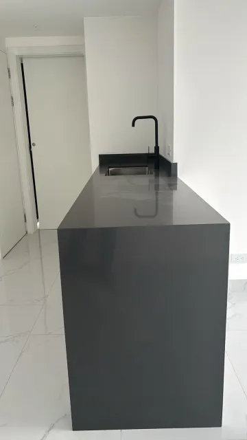 Vivir con Amenidades de Lujo en este Apartamento de 1 Habitación Con Vistas Panorámicas. 