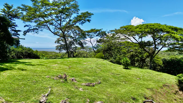 Terrain Exceptionnel à Tarcoles : Vues sur Mer, Rivière et Nature Pure