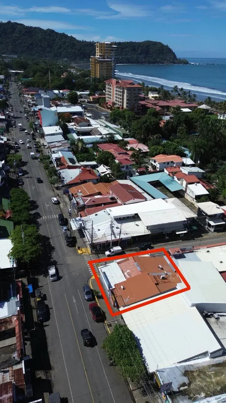 Espacio comercial en primera línea en Jacó, Puntarenas: alta visibilidad y estilo de vida costero - 5