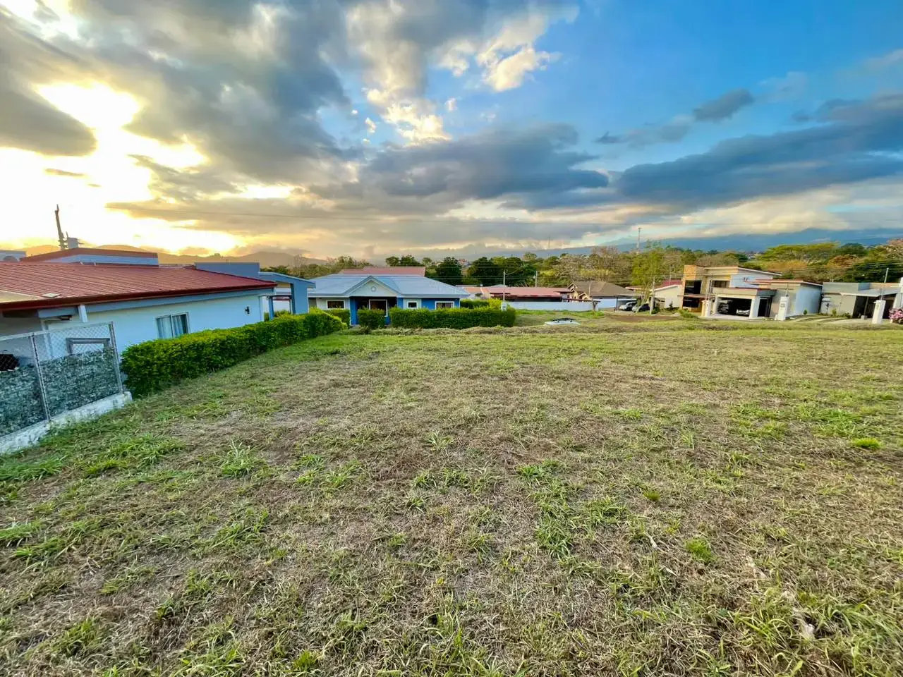 Terreno ideal de 200m2 en Condominio Altabrisa, Grecia, Alajuela - Construye tu Sueño - 3