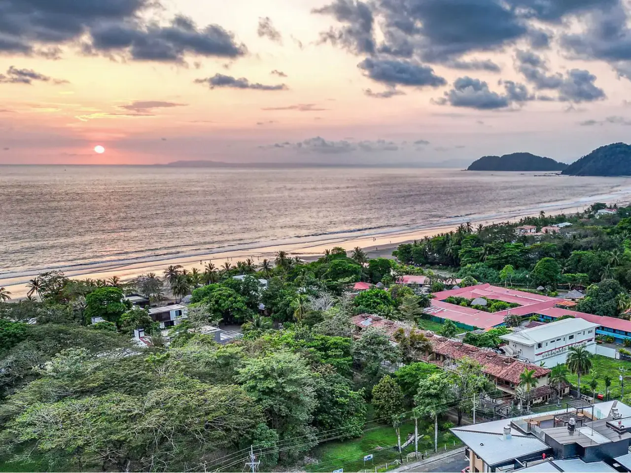 Torres del Mar 1704 - Modern 7-th floor two-Bed Condo in Jacó, Costa Rica - Great Location! - 2