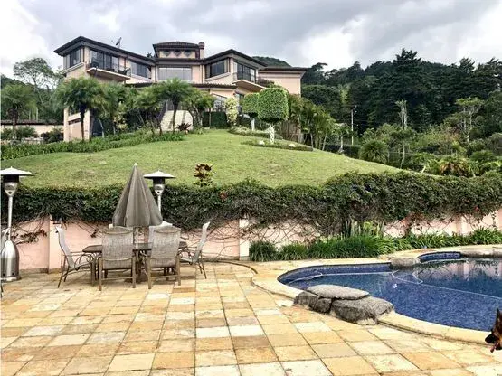 Luxury 4-Bed House in San Antonio de Escazú with Sprawling Gardens and Mountains Views - 2