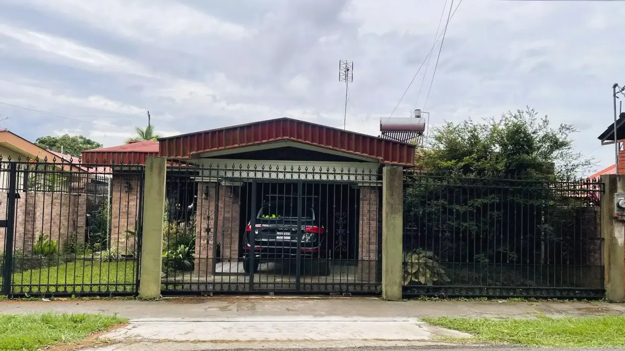 BEAUTIFUL HOUSE FOR SALE IN BUENOS AIRES, PALMARES - 4