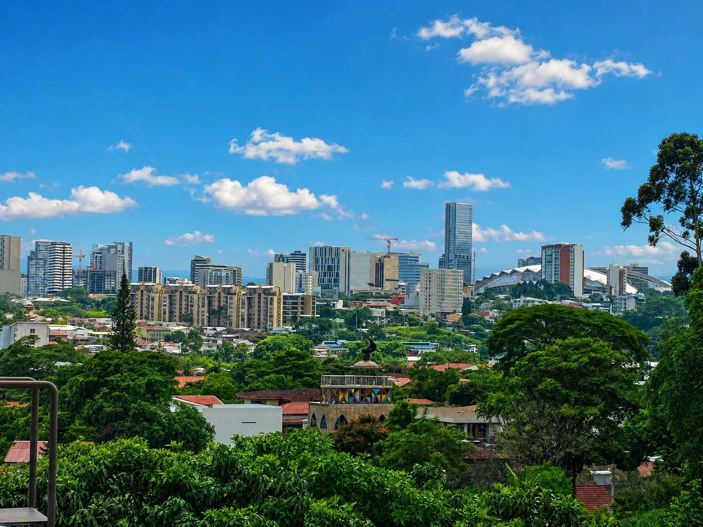 Tour d'appartements de luxe avec vue panoramique sur San José - main
