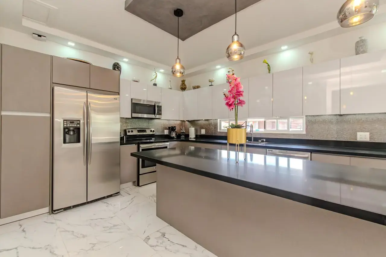 Lujosa casa de 5 recámaras y 6 baños en alquiler en la exclusiva Hacienda Los Reyes, Guácima | Piscina y diseño moderno - 3