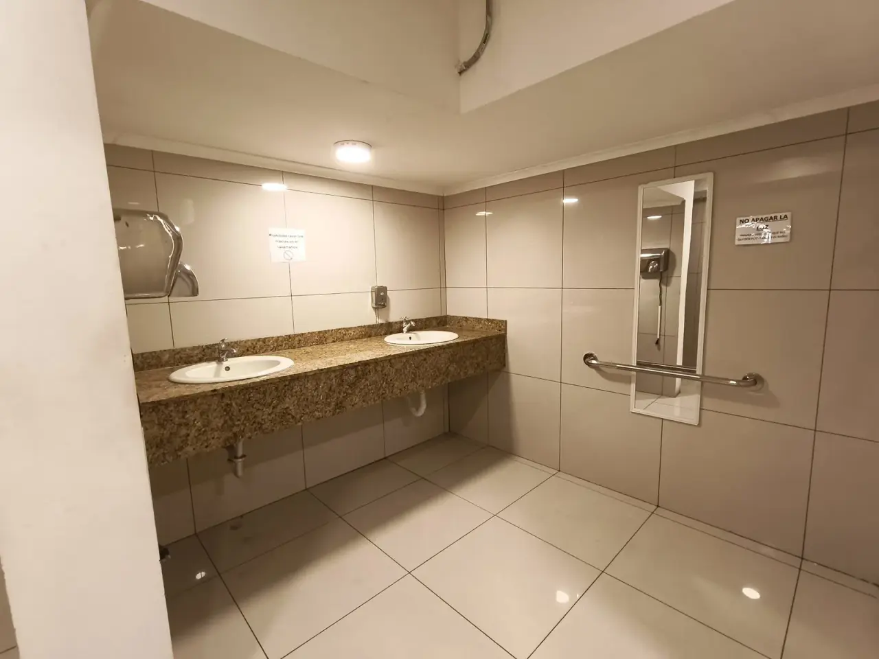 Location commerciale Sabana — Bâtiment de bureaux avec stationnement pour jusqu'à 15 véhicules - 5
