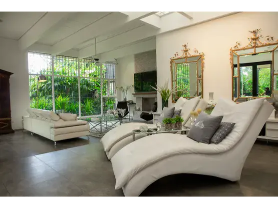 For Sale: Luxury Home Oasis in Escazú - 3