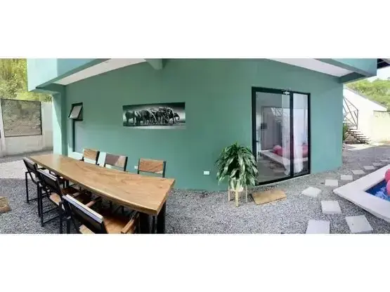Hermosa casa con 3 apartamentos en Jaco - 1