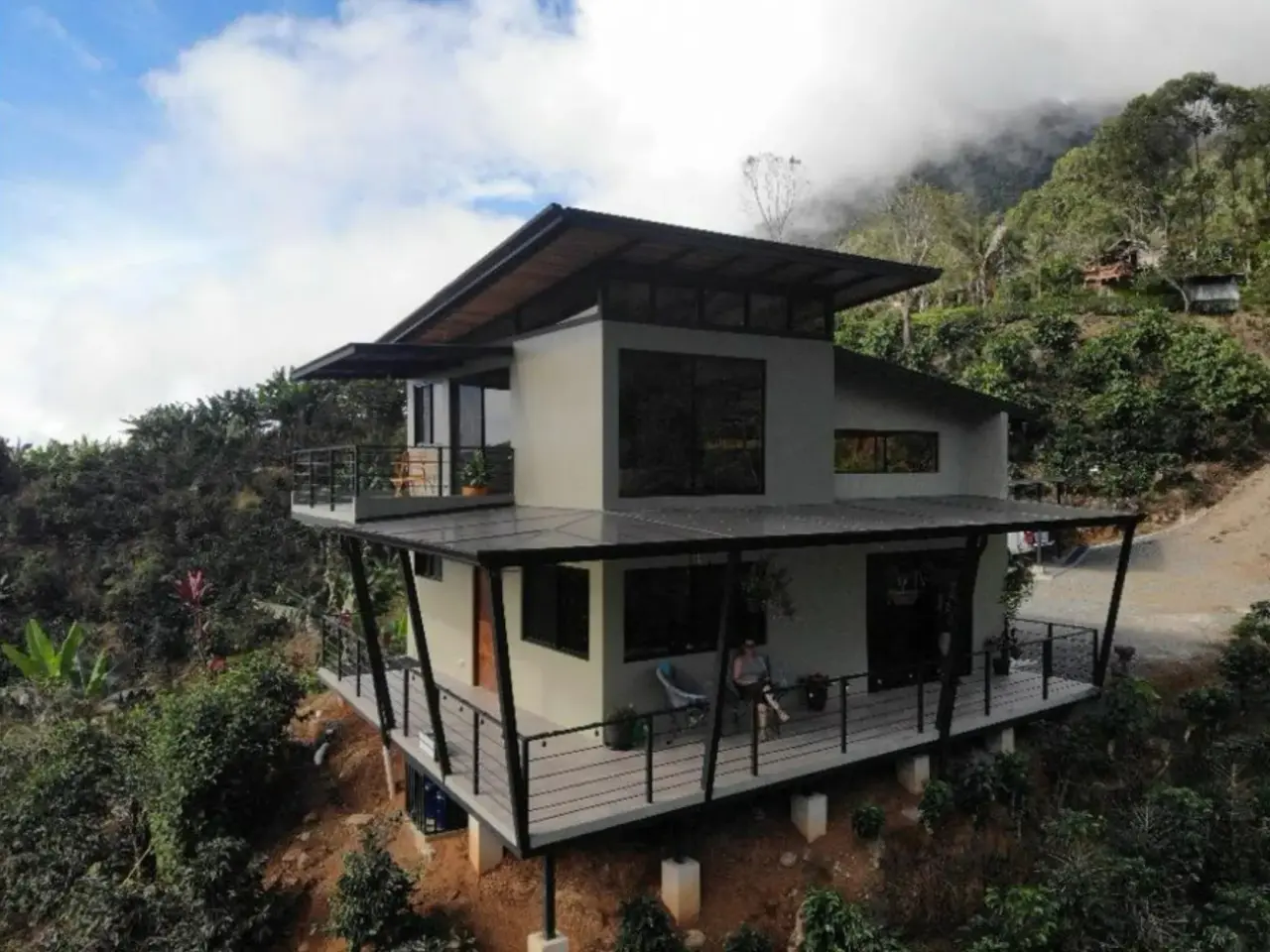 MODERN COUNTRY HOUSE WITH GUEST COTTAGE AMIDST A COFFEE PLANTATION - 1