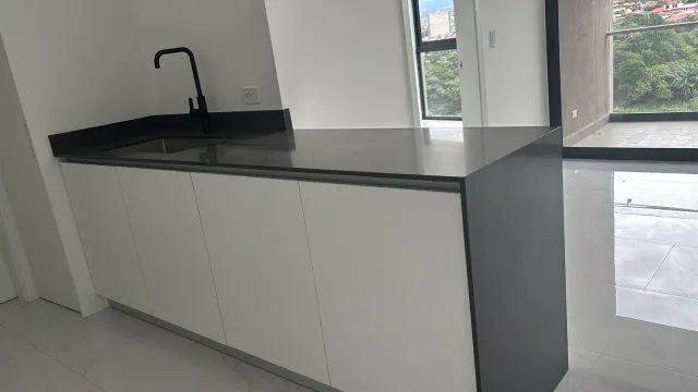 Vivir con Amenidades de Lujo en este Apartamento de 1 Habitación Con Vistas Panorámicas. 