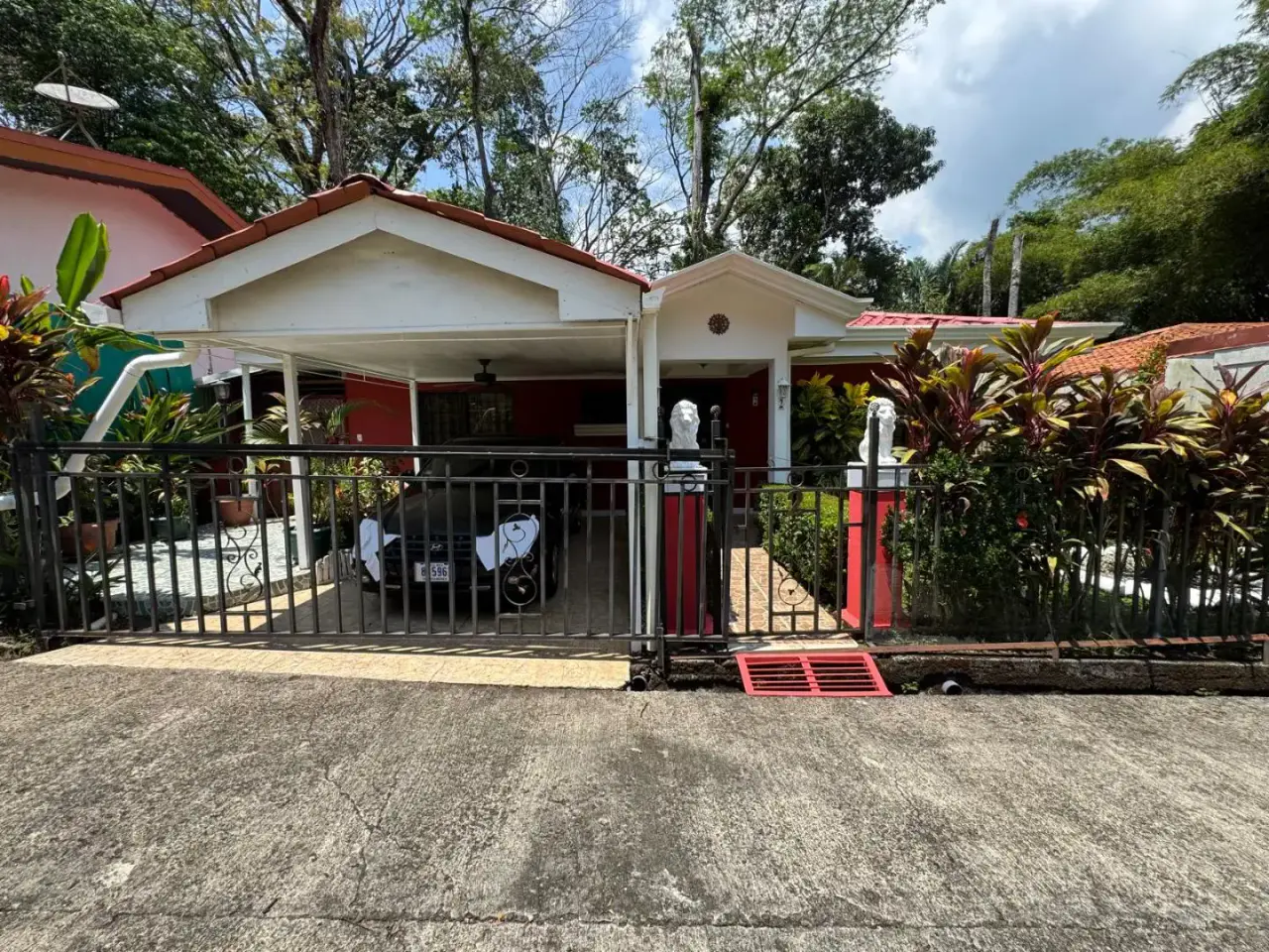 CHARMING HOME WITH SCENIC FOREST VIEWS - 2