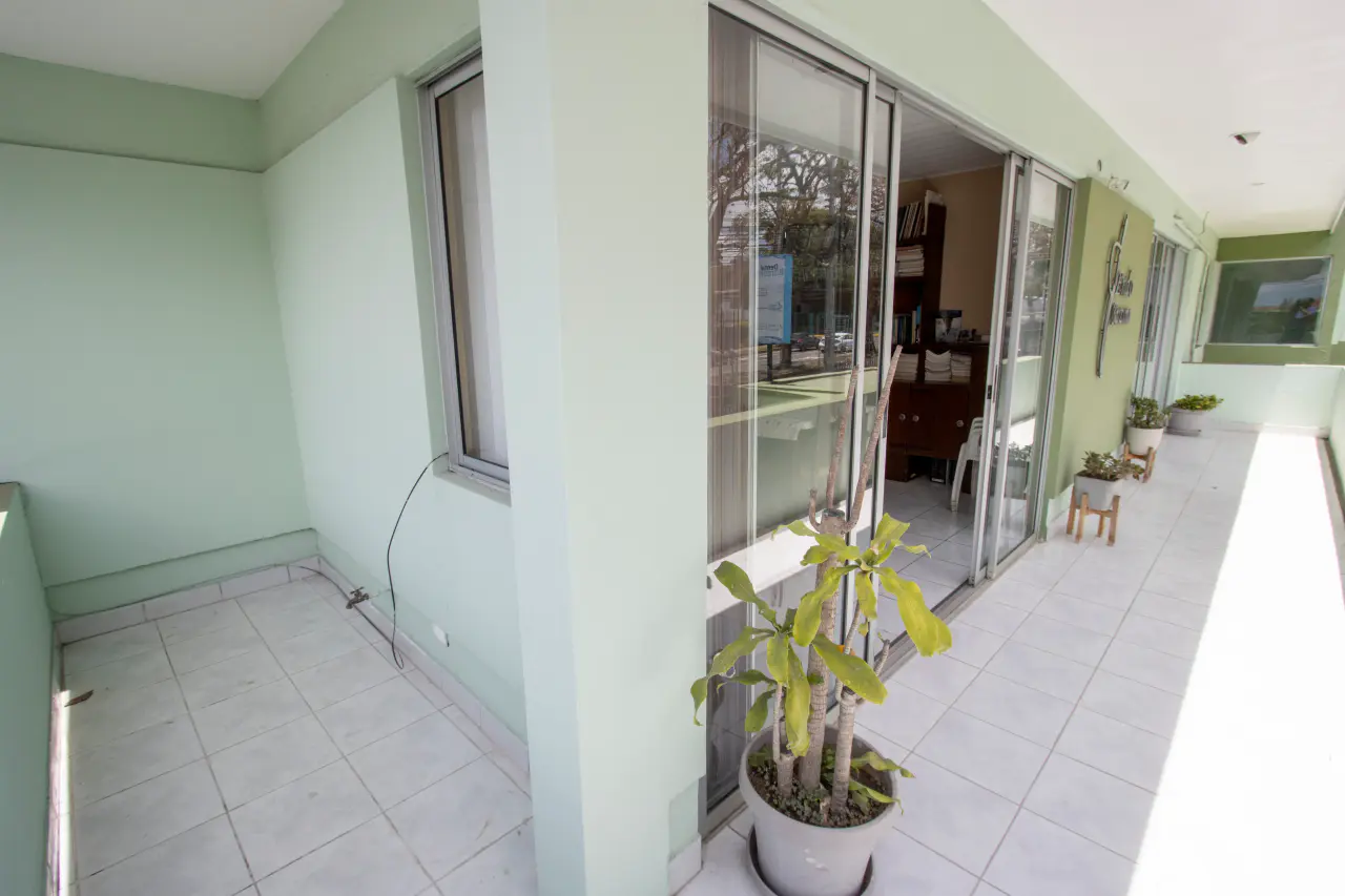 Spacious Commercial Property in Rohrmoser with Adaptable Potential and Ample Parking Options - 4