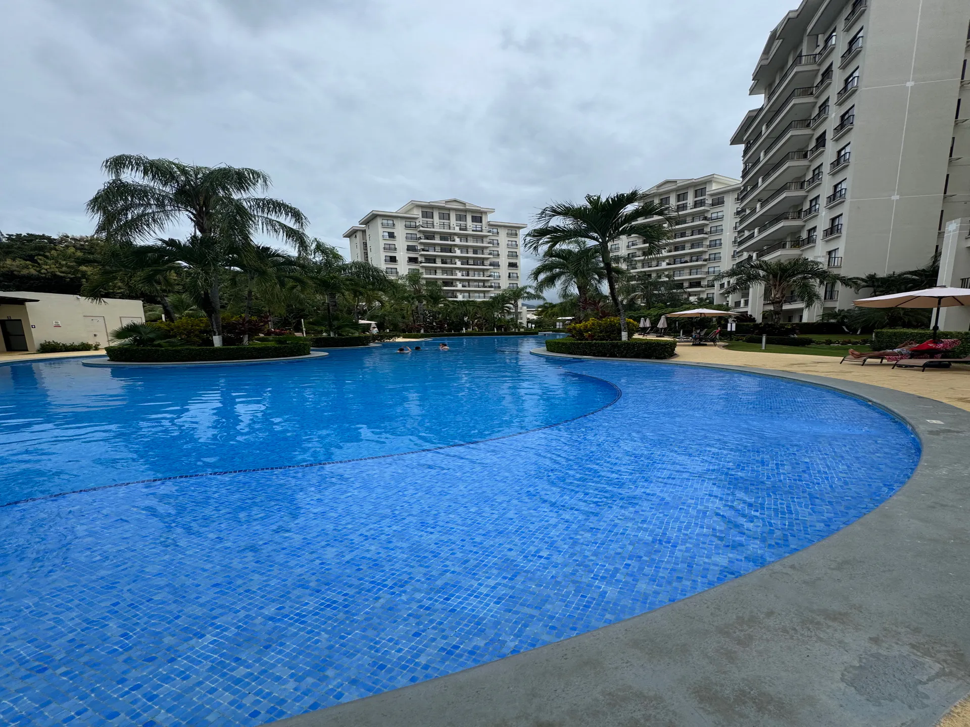 Condominio de 3 Habitaciones en Jacó con Acceso a Piscina en Ubicación Privilegiada - main