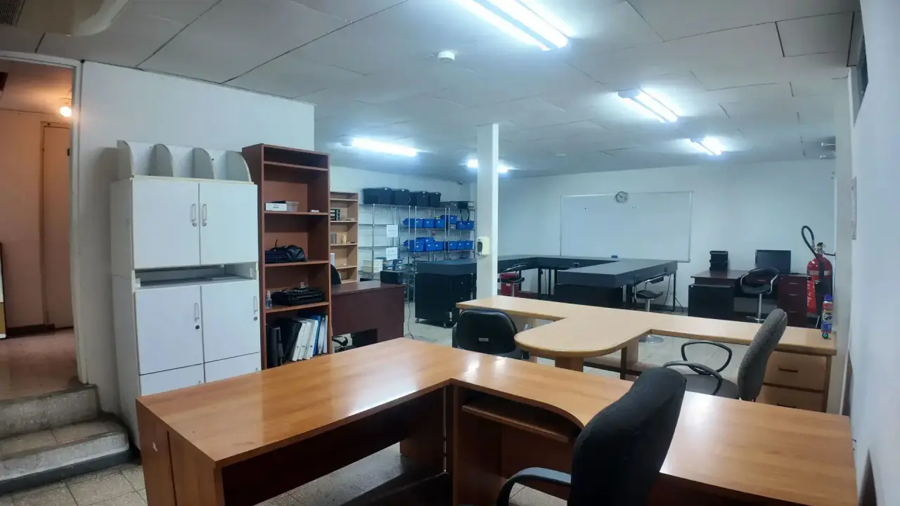 Entrepôt et Bureau Stratégique à San José - Espace Commercial - 2