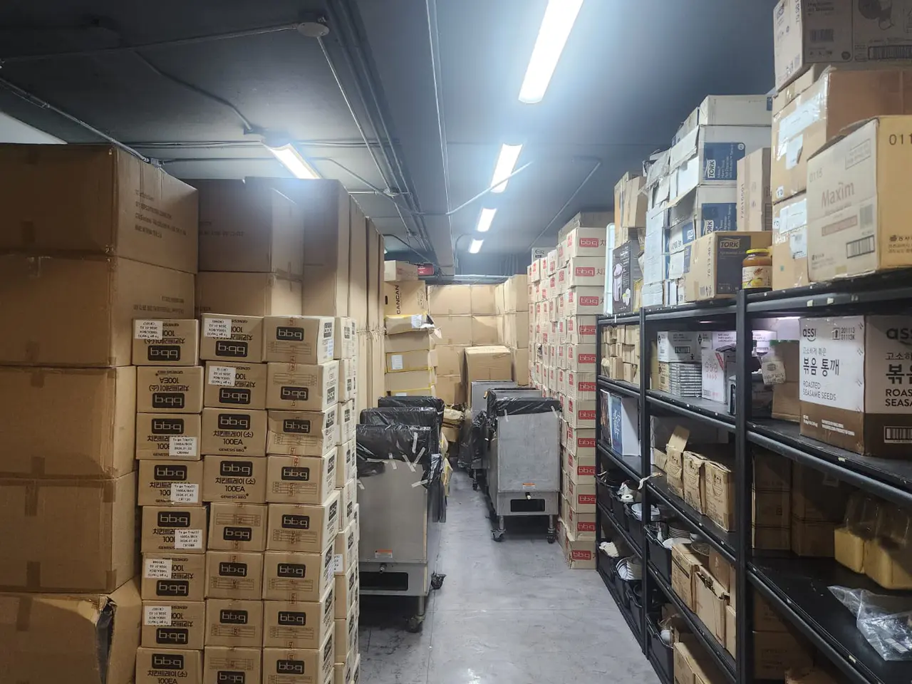 Superbe local commercial/entrepôt stratégique à Escazú avec grand stationnement et sécurité 24h/24, 7j/7 - 5