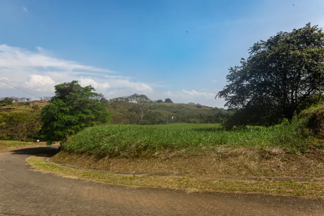 Lote de 2352.95 m2 con vistas panorámicas en La Gúacima, Alajuela.