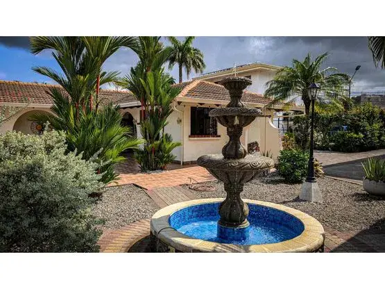 Large multi-family rental property in superb condition and with excellent location - 5