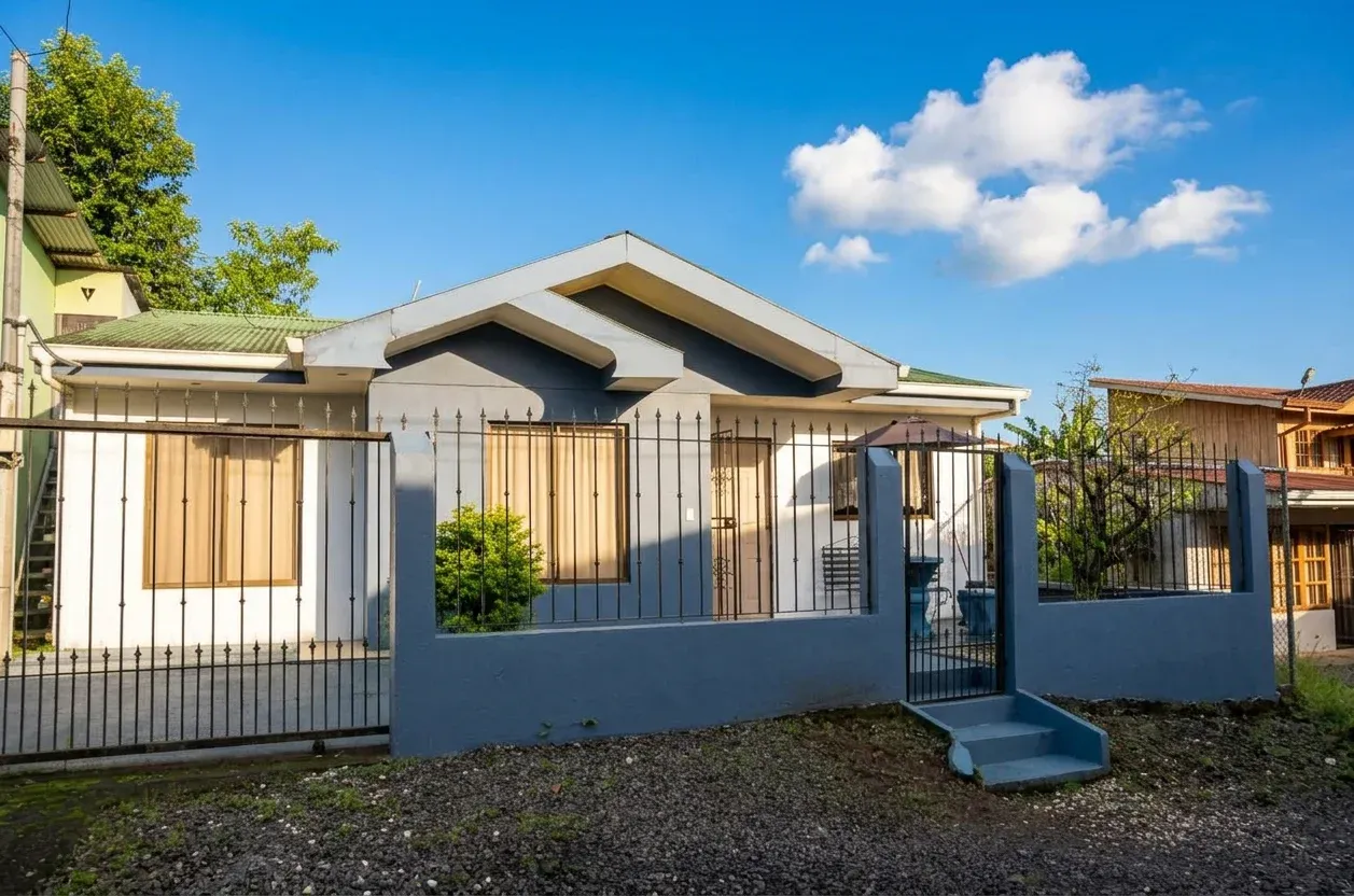 FLORENCIA HOUSE | Modern Home in a Strategic Location in Downtown Florencia, San Carlos. - main