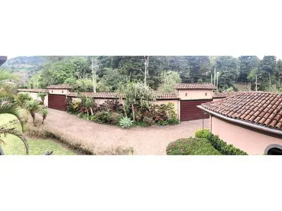 Luxury 4-Bed House in San Antonio de Escazú with Sprawling Gardens and Mountains Views - 5